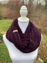 Load image into Gallery viewer, Chunky Crochet Infinity Scarves
