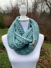 Load image into Gallery viewer, Chunky Crochet Infinity Scarves

